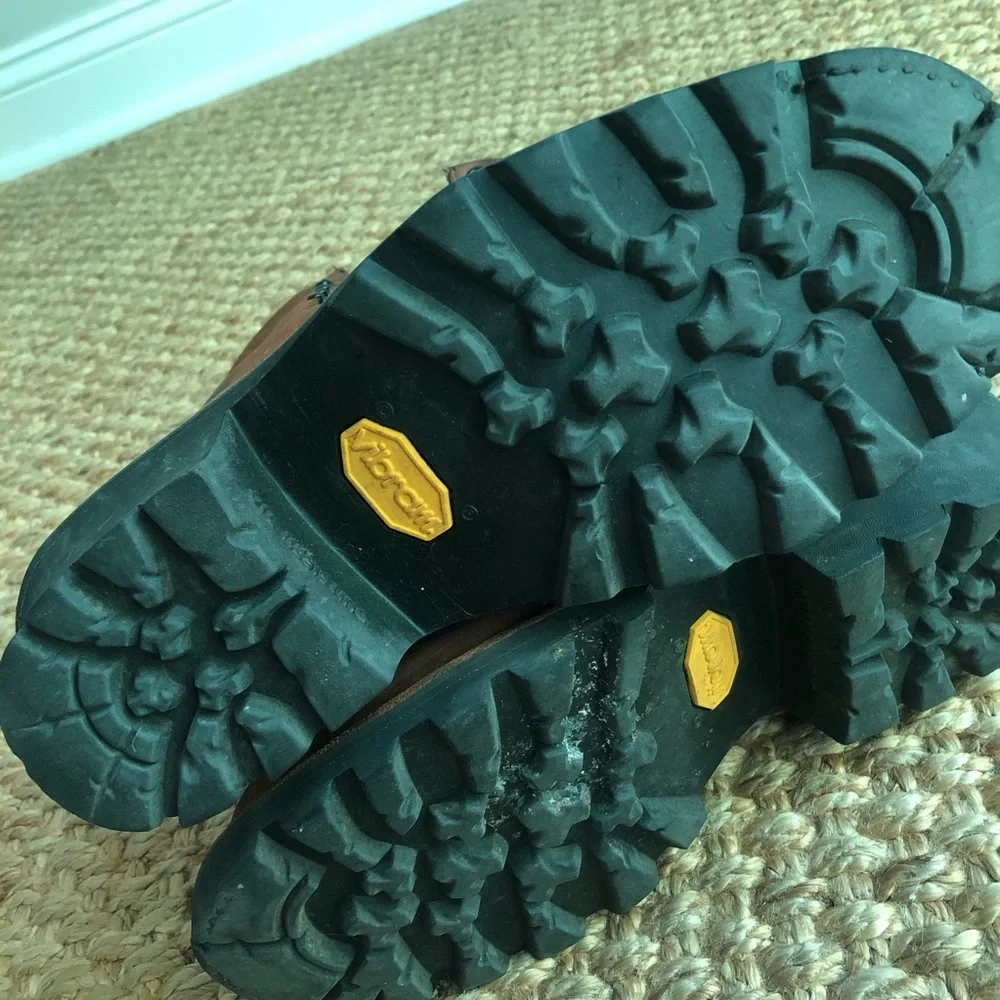 Red Wing Men's 9-inch Steel Toe Logger 4420. Size 9.5